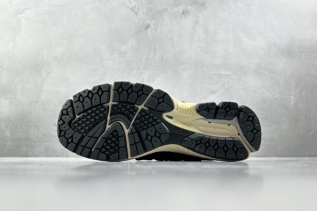 NB 1906R SNEAKERS