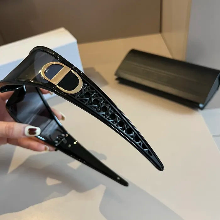 D - SUNGLASSES