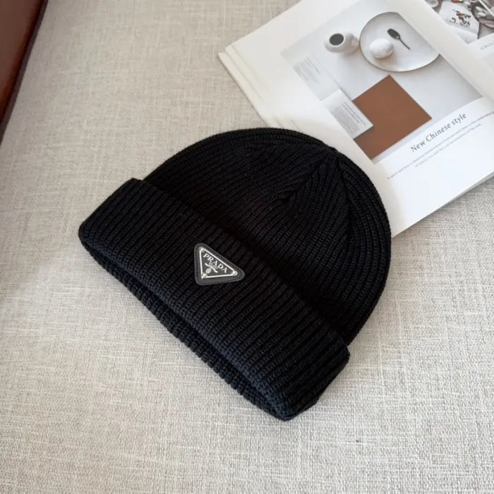 P - BEANIE
