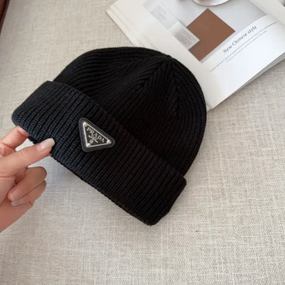 P - BEANIE