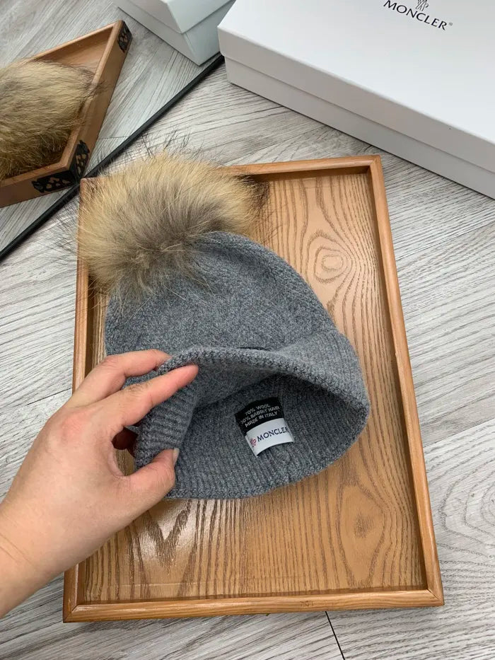 M - BEANIE