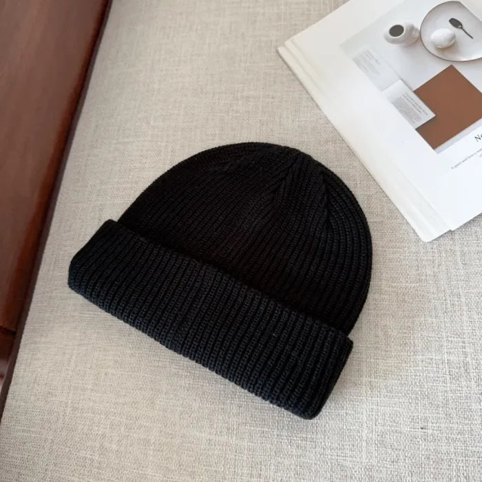 P - BEANIE