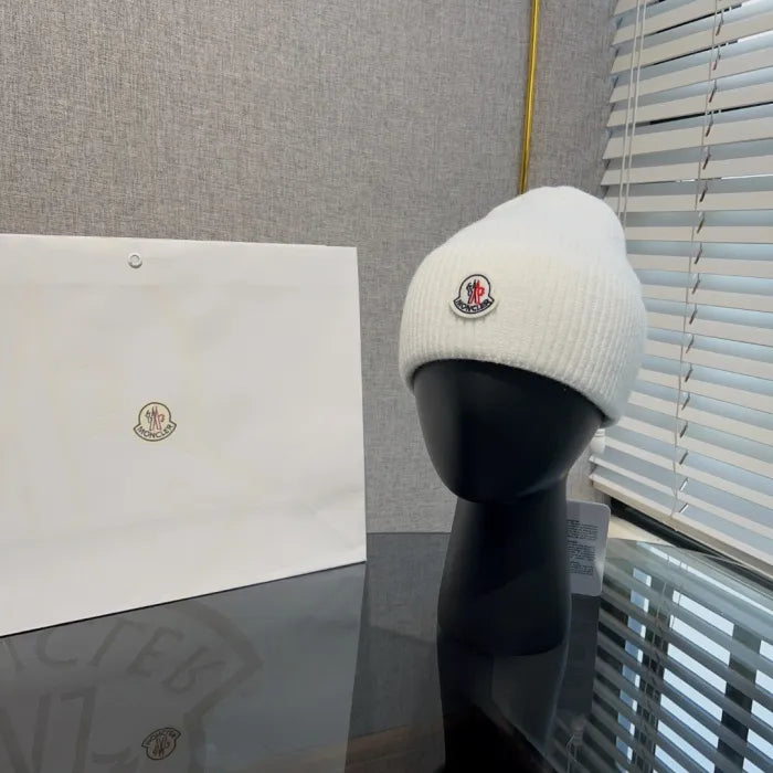 M - BEANIE