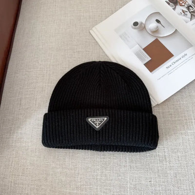 P - BEANIE