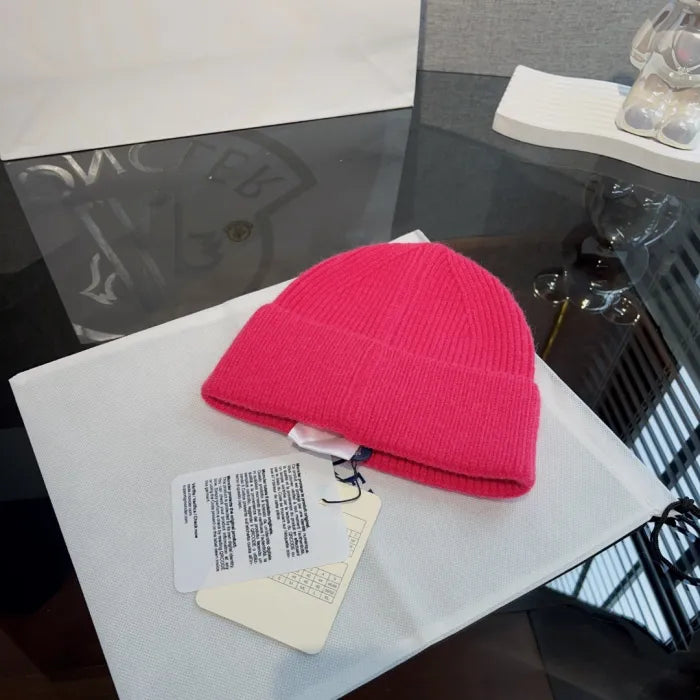 M - BEANIE
