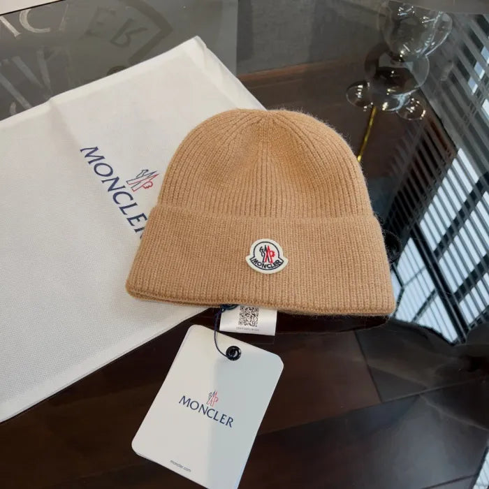 M - BEANIE