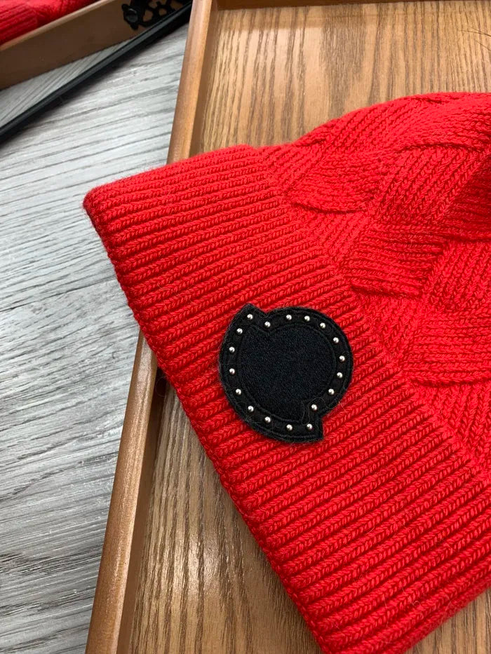 M - BEANIE