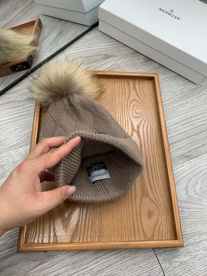 M - BEANIE