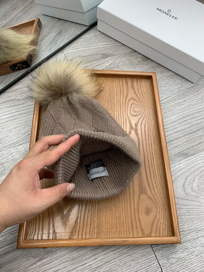 M - BEANIE