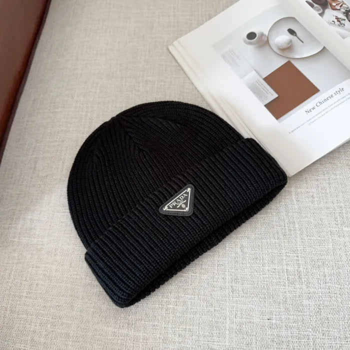 P - BEANIE