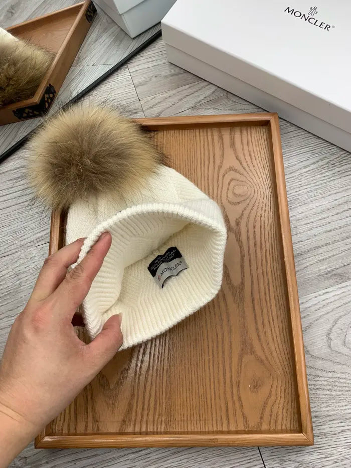 M - BEANIE