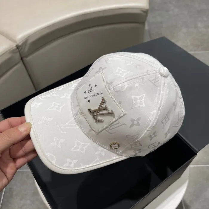 LOUIS V - BONNETS