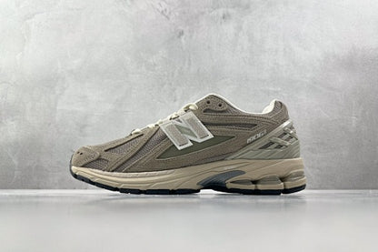 NB 1906R SNEAKERS